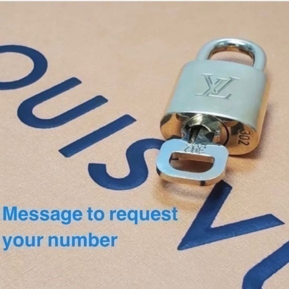 AUTHENTIC Near Mint Louis Vuitton lock and key - Picture 2 of 13